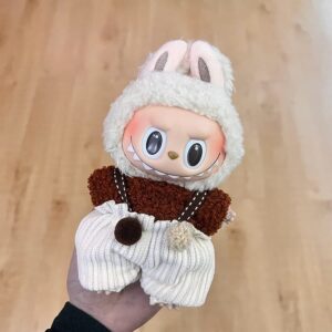 Pop Mart Labubu Kläder – Brun tröja med vita byxor och boll-detaljer, kompatibel med Big Into Energy, Exciting Macaron & Have a Seat